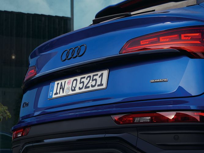 Audi ringe i sort højglans til bagklap