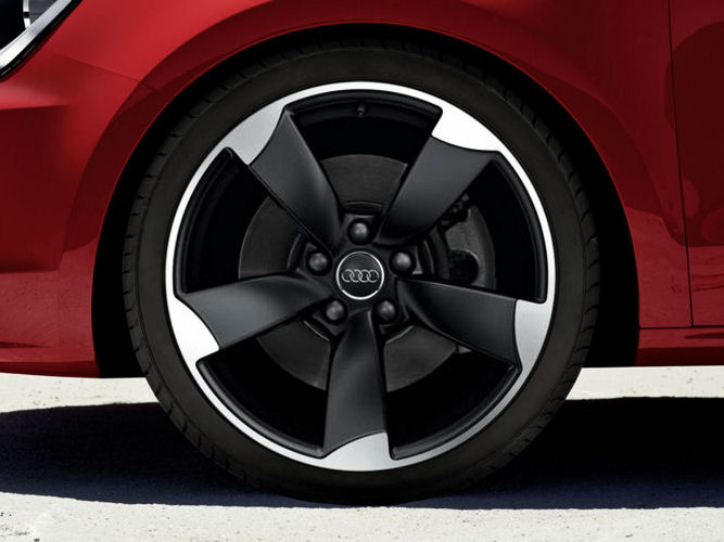 5-eget rotordesign, mat sort (7,5J x 18"), Audi Sport